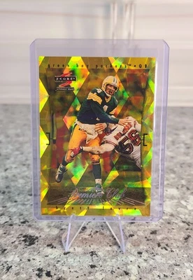 1997 Score | Premiere Club | Brett Favre | #1 | SSP Green Bay Packers - Image 1 of 2