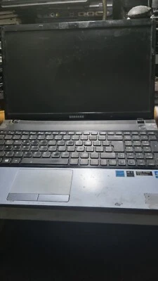 2882-PC Portatile Samsung NP300 E5C Intel i3 - Immagine 1 di 3