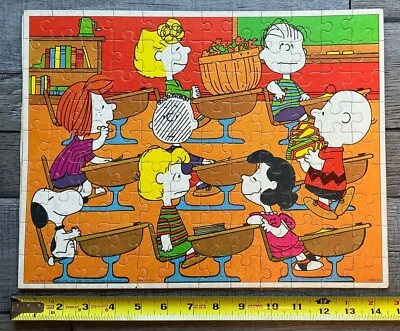 Rompecabezas Milton Bradley Peanuts 1968 vintage 100 piezas completo pegado Foto 1 de 2