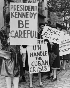 Pres Kennedy Be Careful March Crisis Cubana Vintage 8x10 Reimpresión De Foto Antigua - Imagen 1 de 1