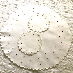 Vintage Set Of 3 White Cotton Hand-Embroidered Doilies - Polka Dots Scalloped - Picture 1 of 7