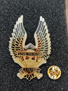 Pin's Pins Pin Enamel 51 Motard BIKERS TÊTE DE MORT SKULL "LIVE TO RIDE" - Picture 1 of 6