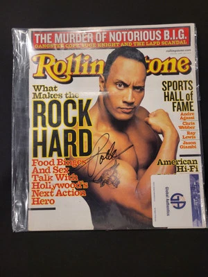 Revista WWE The Rock firmada con autenticación  Foto 1 de 4