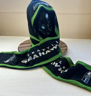 NFL SEATTLE SEAHAWKS CAPUCHA/SOMBRERO CON BUFANDA ADJUNTA NEGRO/VERDE OSFM EN MUY BUENA CONDICIÓN Foto 1 de 3