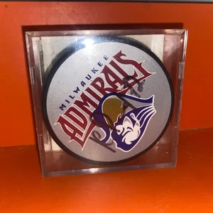2001-02 Milwaukee Admirals (AHL) Konstantin Panov disco da hockey autografato - Foto 1 di 3