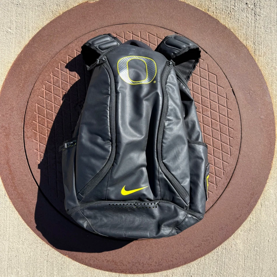 Mochila de atleta emitida por el equipo Oregon Duck, exclusiva para jugadores de fútbol americano Nike RARA Foto 1 de 4