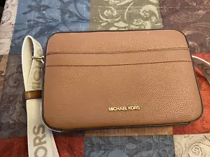 Michael Kors Maeve Large East West Pocket Crossbody Brown - Picture 1 of 6