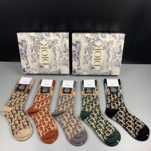 Dior new letter socks are pure cotton mid tube socks, with 5 pairs per box - Picture 1 of 8