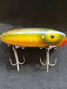 Vintage Original 2 1/2" Midge Oreno Wooden Green / Yellow Fishing Lure - Picture 1 of 6