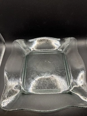 Plato/bandeja para servir de vidrio arrugado cuadrado de 11,75" vidrio reciclado Foto 1 de 4