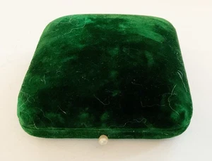 Antiguo joyero de terciopelo verde con pulsador - Imagen 1 de 5
