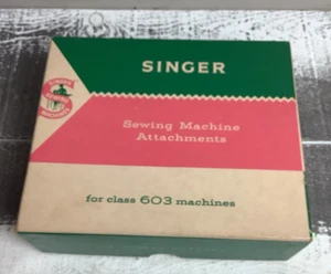 Karton Set Singer Nähmaschinenaufsätze für Maschinen der Klasse 603, Vintage - Bild 1 von 4