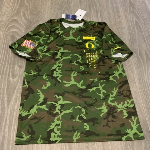 Nike Oregon Ducks S/S Military Appreciation Shirt Men’s Size: Medium NWT Cover
