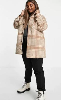 Chaqueta chamarra polar a cuadros tostados romance violeta para mujer ASOS, talla grande 20  Foto 1 de 4