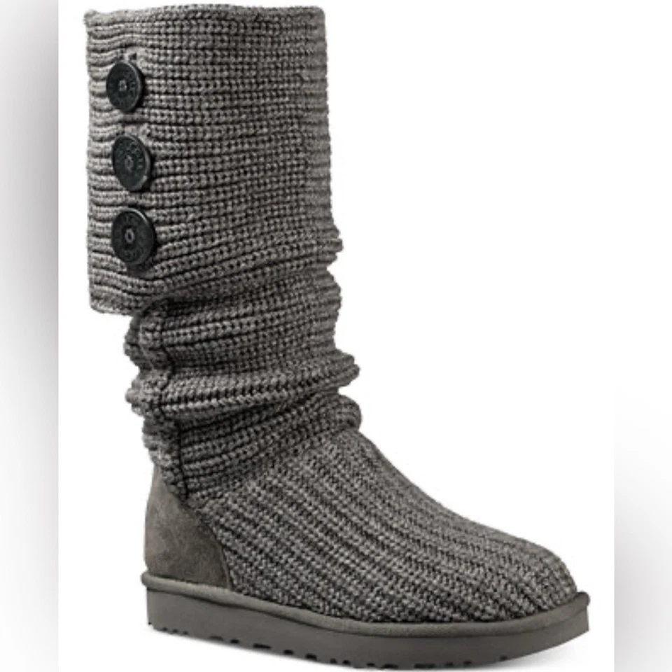 Botas para mujer UGG de punto carbón con botones Foto 1 de 4