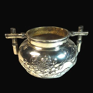 QUALITY CHINESE SILVER DISH with SUPERB REPOUSSE CHRYSANTHEMUMS by WANG HING - Afbeelding 1 van 9