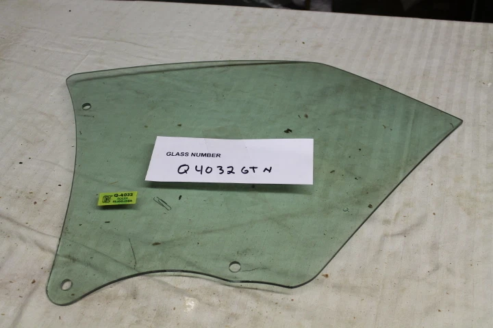 1968 PONTIAC GRAND PRIX 2 DOOR HARDTOP COUPE RIGHT HAND QTR GLASS TINTED - Image 1 of 1