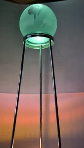 Ausgefallene Design Lampe mit Erdkugel aus Glas, Planet Erde, Halogenlampe,  - Bild 1 von 2