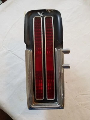 Montaje de luz trasera lateral del pasajero Nos GM 1968 Oldsmobile 98 diestro 5958670 B2 Foto 1 de 4