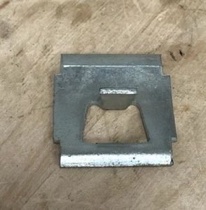 New Old Stock Retaining Plate Part #113 853 559 A. - Bild 1 von 6