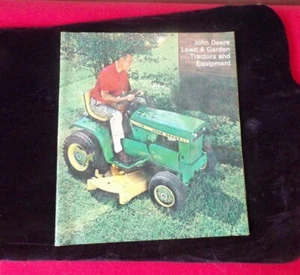 John Deere Rasen- & Gartentraktoren & Gerätekatalog 1967 - Bild 1 von 10