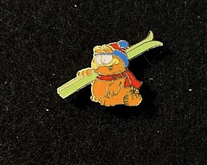 GARFIELD El Gato Esquí Esquí Pin Insignia Descenso Recuerdo Viaje Solapa - Imagen 1 de 3