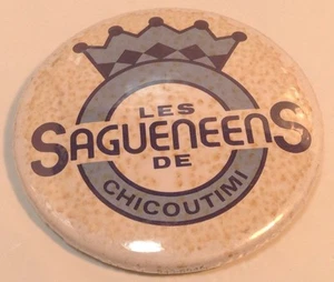 Vintage LHJMQ Team Logo Button Pinback~SAGUENEENS DE CHICOUTIMI~Macaron~SAGS - Bild 1 von 1