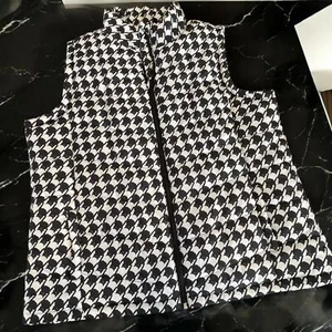 Cat Pattern Black and White Women Puffer Vest Size Approximately 20 Cat Lady - Picture 1 of 8