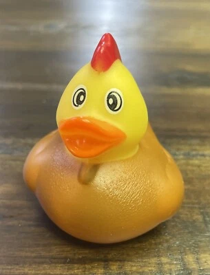 Gallo de pollo patito de goma: juguete flotante Jeep Ducking & Bath Time Foto 1 de 4