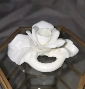 Candelabro cónico miniatura pétalo rosa Ardalt blanco Japón 2,5" San Valentín  - Imagen 1 de 3