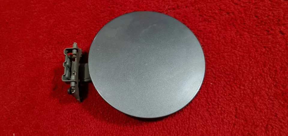 00-06 Chevrolet Tahoe Suburban Yukon puerta de gasolina combustible tormenta gris metálico OEM Foto 1 de 4