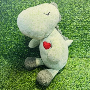 Valentinstag Dinosaurier Plüschtier Stofftier grün mit rotem Herz Strick Kaisiyang - Bild 1 von 4