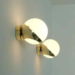 Par de luces de pared italianas de diseño de mediados de siglo estilo Stilnov... - Imagen 1 de 9