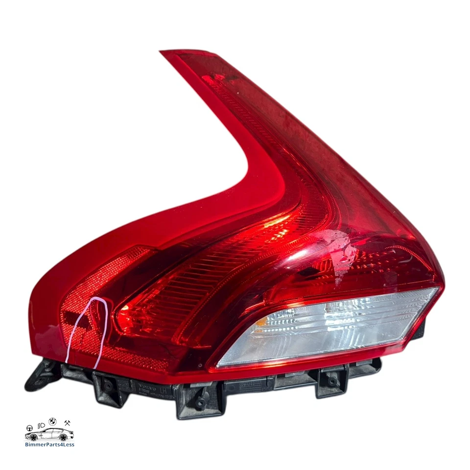 Luz trasera halógena del lado del pasajero izquierdo Volvo V40 MK3 2012-2020 OEM 31395844 Foto 1 de 4