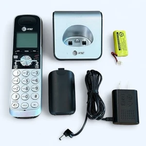 AT&T TL88002 portatile nero e argento con caricatore schermo LCD tastiera retroilluminata - Foto 1 di 7