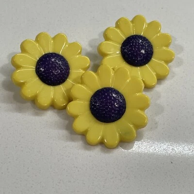 "Juego de 3 botones a presión de plástico con flores amarillas y moradas 1 1/16"" margarita" Foto 1 de 4