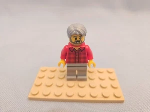 LEGO Town MINIFIG ONLY - Man Red Plaid Flannel Shirt, From #10270 (twn387) - Picture 1 of 2