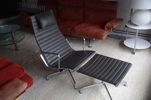 Vitra Charles Eames EA 124 Aluminium Lounge Chair mit Hocker EA 125 - Bild 1 von 12