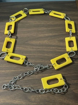 "Cierre de gancho de cinturón de cadena de metal y eslabones de plástico amarillo Mod GoGo vintage 28-36""" Foto 1 de 4