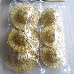 Puppenhut Set 6 Mini Bambus Hüte Puppen Bären Handwerk Handwerk Wangs 2 Zoll Vintage Neu in Verpackung - Bild 1 von 6