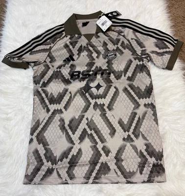 Camiseta de fútbol Adidas X BSTN X Bayern Munich The Garden para hombre talla pequeña JF0573 Foto 1 de 4