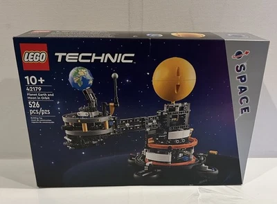 LEGO TECHNIC: Planet Earth and Moon in Orbit 42179 Sealed Brand 526 PCS  New - Image 1 of 4