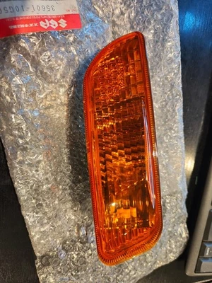 Freccia Lampeggiatore Anteriore DESTRA ORIGINALE SUZUKI BURGMAN 650 - Immagine 1 di 3