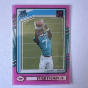 BRIAN THOMAS JR. 2024 CHIARAMENTE DONRUSS RATED ROOKIE ROSA JAGUARS RC Q3694 - Foto 1 di 2