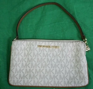 Michael Kors Wristlet Wallet MK Logo 7x4 - Picture 1 of 7