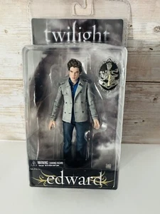 NECA 2008 Twilight Edward Cullen Vampire Action Figure with Crest 7" - Picture 1 of 7