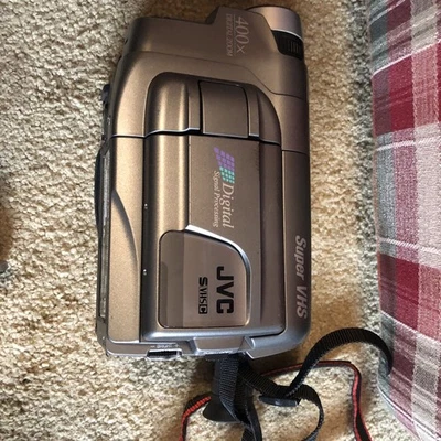 Videocámara JVC GR-SXM720U Super VHS-C zoom de 400x dígitos con cargador y batería Foto 1 de 4