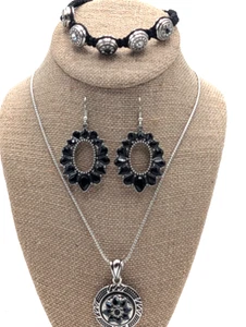 Collar colgante negro a presión de jengibre con pendientes y pulsera negra ajustable - Imagen 1 de 23