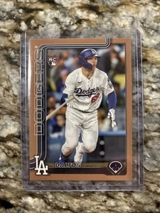 Serie de actualización Topps 2025 Dalton Rushing Rookie Gold #/2025 RC #US38 Dodgers - Imagen 1 de 2