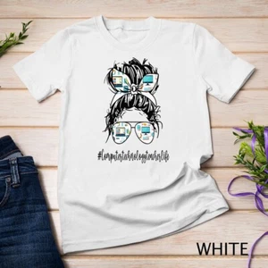 Camiseta Unisex Teacher Life Messy Bun Back to School de Tecnología Informática - Imagen 1 de 15